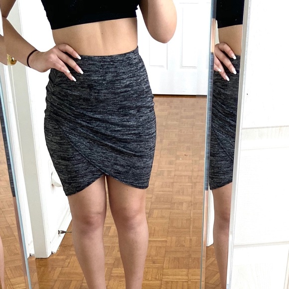 Super Comfy Wilfred Ruched Skirt - Picture 2 of 12